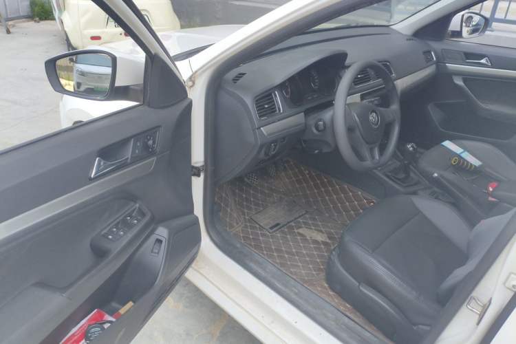 Used Volkswagen Lavida 2015 1.6L Manual Fashion Edition Driver Seat