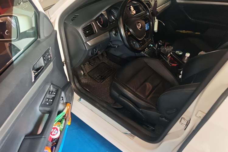 Used Volkswagen Lavida 2015 1.6L Manual Comfort Edition Driver Seat