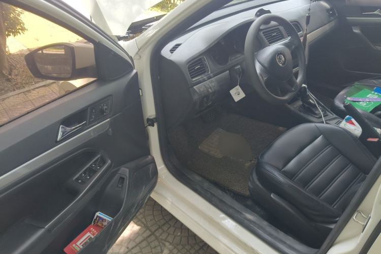 Used Volkswagen Lavida 2015 1.6L Automatic Fashion Edition Driver Seat