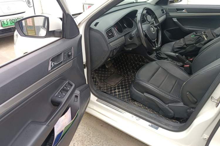 Used Volkswagen Lavida 2015 1.6L Automatic Comfort Edition Driver Seat