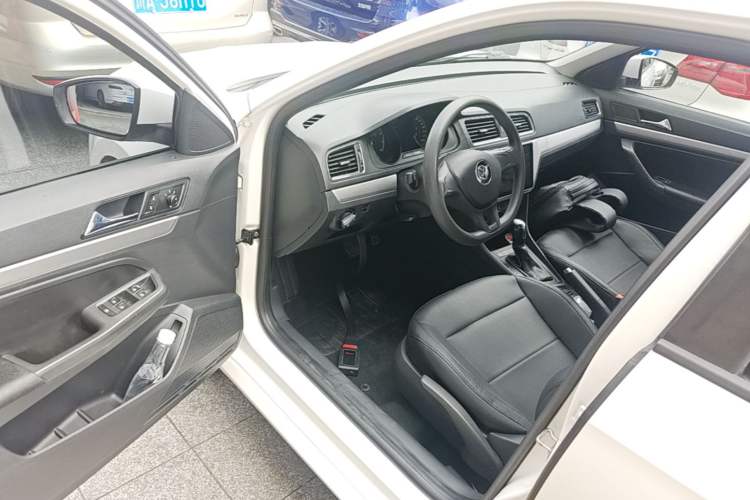 Used Volkswagen Lavida 2015 1.6L Automatic Fashion Edition Driver Seat