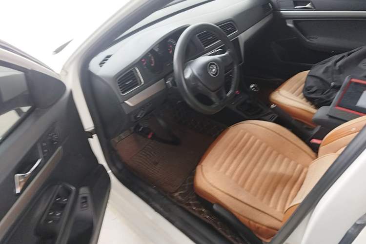 Used Volkswagen Lavida 2015 1.6L Manual Fashion Edition Driver Seat