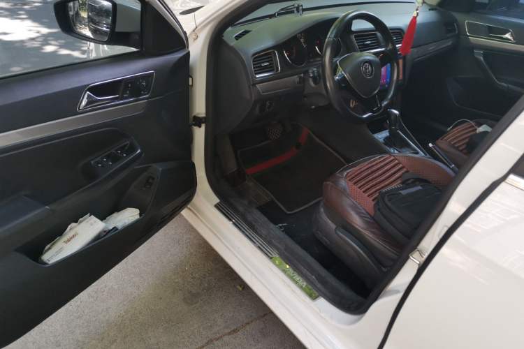 Used Volkswagen Lavida 2015 1.6L Automatic Comfort Edition Driver Seat