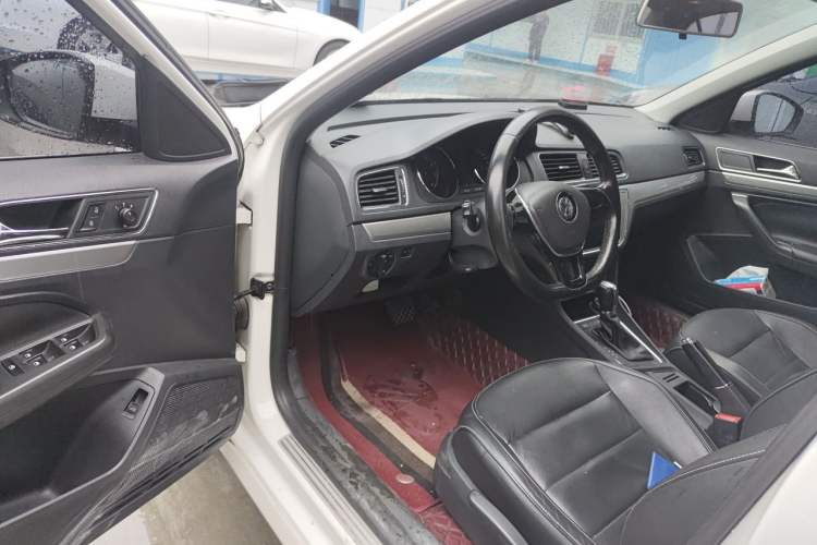 Used Volkswagen Lavida 2015 1.6L Automatic Comfort Edition Driver Seat