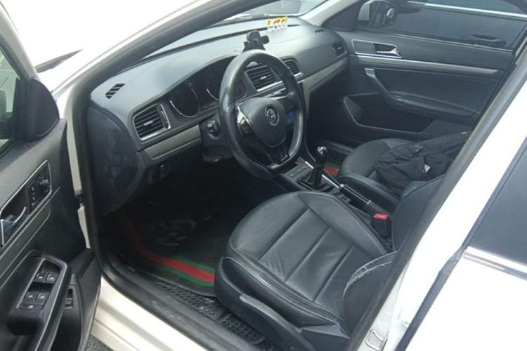 Used Volkswagen Lavida 2015 1.6L Manual Comfort Edition Driver Seat