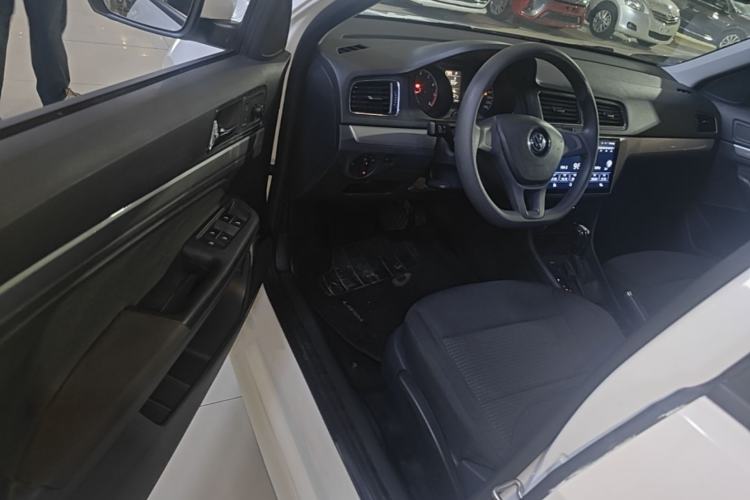 Used Volkswagen Lavida 2015 1.6L Automatic Fashion Edition Driver Seat