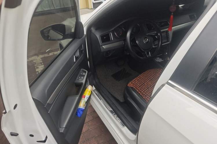 Used Volkswagen Lavida 2015 1.6L Automatic Comfort Edition Driver Seat