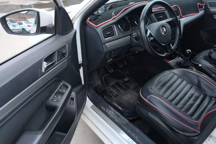 Used Volkswagen Lavida 2015 1.6L Manual Comfort Edition Driver Seat
