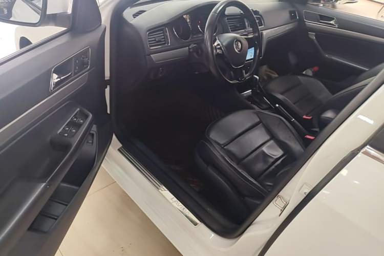 Used Volkswagen Lavida 2015 1.6L Automatic Comfort Edition Driver Seat