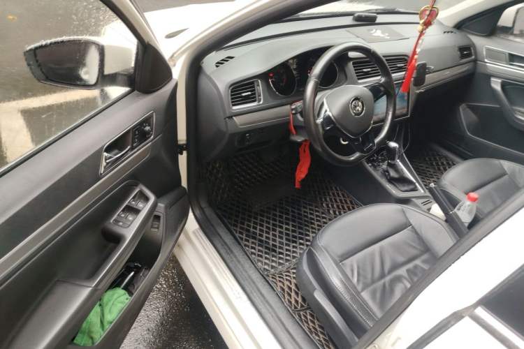 Used Volkswagen Lavida 2015 1.6L Automatic Comfort Edition Driver Seat