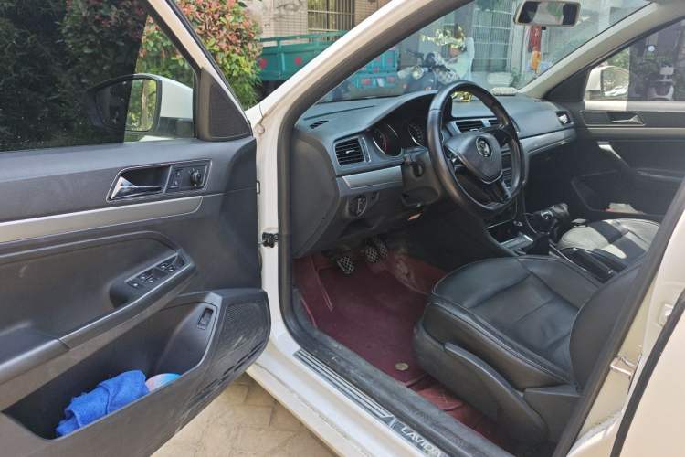 Used Volkswagen Lavida 2015 1.6L Manual Comfort Edition Driver Seat