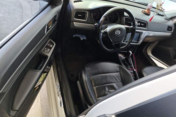 Used Volkswagen Lavida 2015 1.6L Automatic Comfort Edition Driver Seat