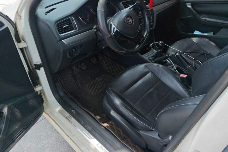 Used Volkswagen Lavida 2015 1.6L Manual Comfort Edition Driver Seat