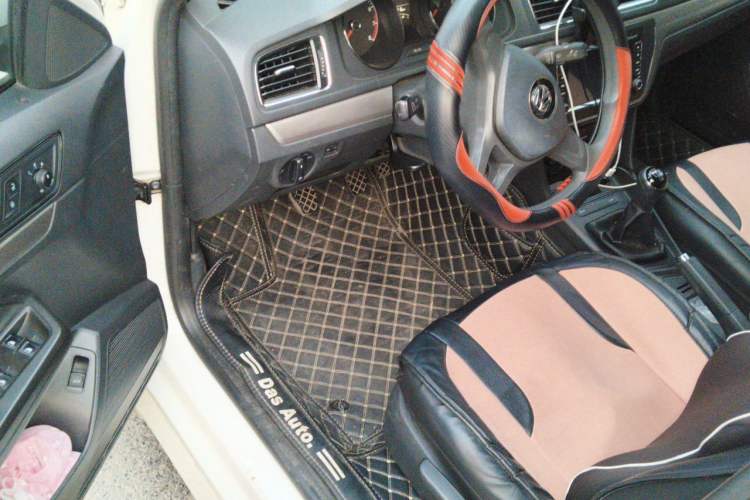 Used Volkswagen Lavida 2015 1.6L Manual Fashion Edition Driver Seat