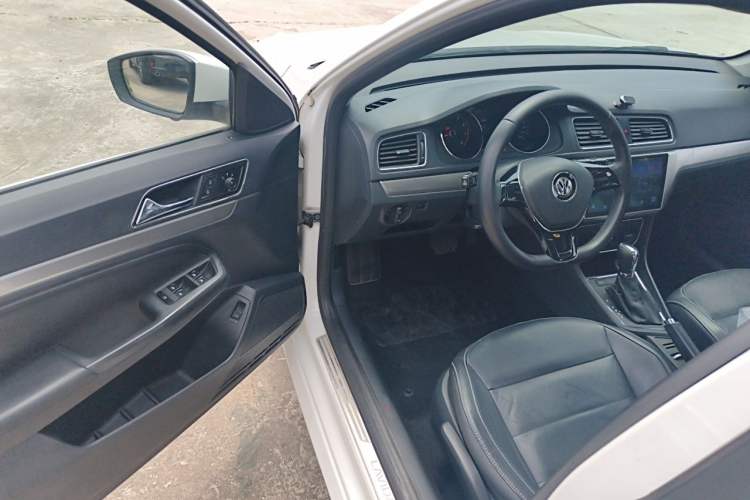 Used Volkswagen Lavida 2015 1.6L Automatic Comfort Edition Driver Seat