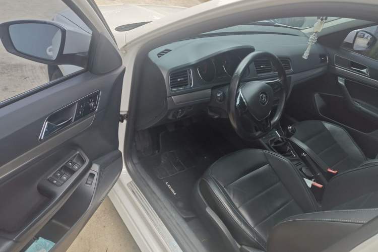 Used Volkswagen Lavida 2015 1.6L Manual Comfort Edition Driver Seat