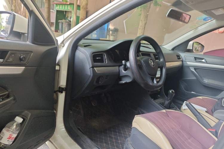 Used Volkswagen Lavida 2015 1.6L Manual Fashion Edition Driver Seat