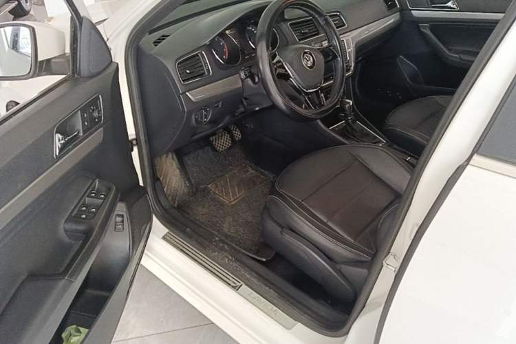 Used Volkswagen Lavida 2015 1.6L Automatic Comfort Edition Driver Seat