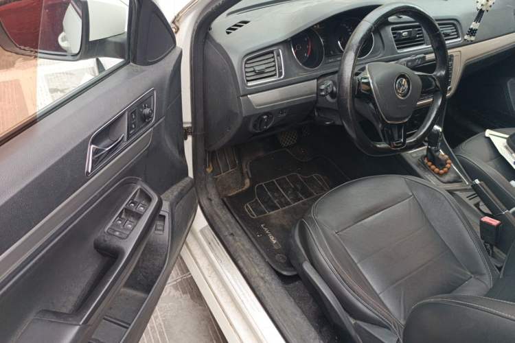 Used Volkswagen Lavida 2015 1.6L Automatic Comfort Edition Driver Seat