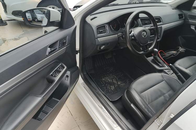 Used Volkswagen Lavida 2015 1.6L Automatic Comfort Edition Driver Seat