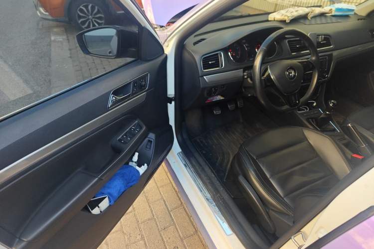 Used Volkswagen Lavida 2015 1.6L Manual Comfort Edition Driver Seat