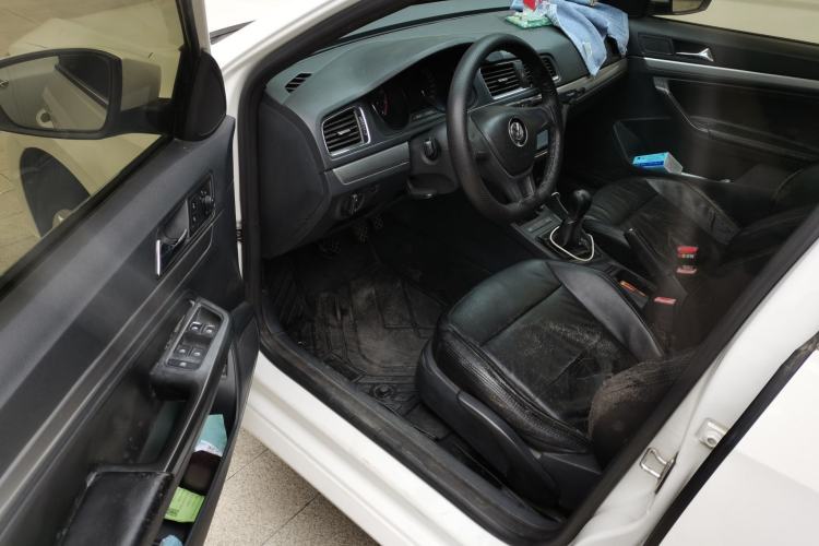 Used Volkswagen Lavida 2015 1.6L Manual Fashion Edition Driver Seat