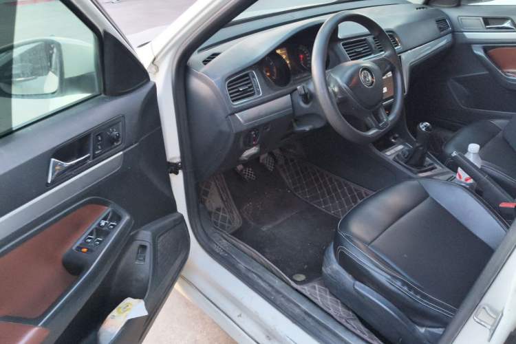Used Volkswagen Lavida 2015 1.6L Manual Fashion Edition Driver Seat