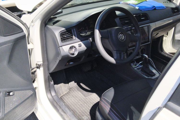 Used Volkswagen Lavida 2015 1.6L Automatic Fashion Edition Driver Seat