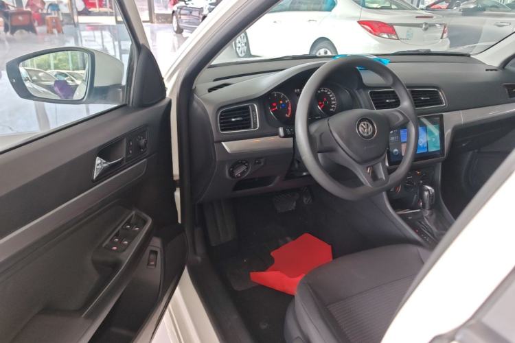 Used Volkswagen Lavida 2015 1.6L Automatic Fashion Edition Driver Seat