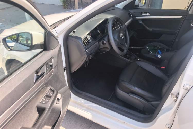 Used Volkswagen Lavida 2015 1.6L Automatic Fashion Edition Driver Seat