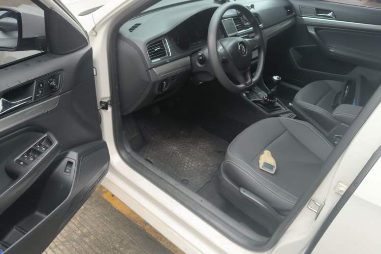 Used Volkswagen Lavida 2015 1.6L Manual Fashion Edition Driver Seat