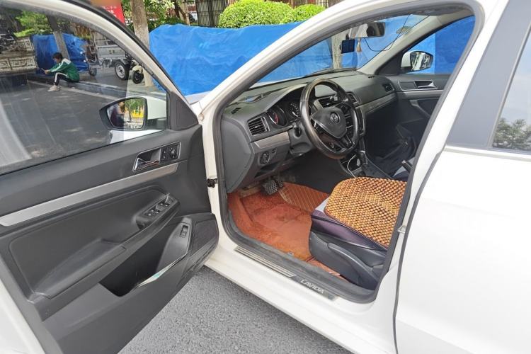 Used Volkswagen Lavida 2015 1.6L Automatic Comfort Edition Driver Seat