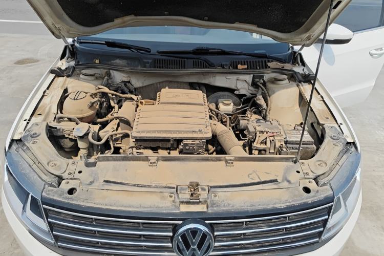 Used Volkswagen Lavida 2015 1.6L Manual Comfort Edition Engine Bay