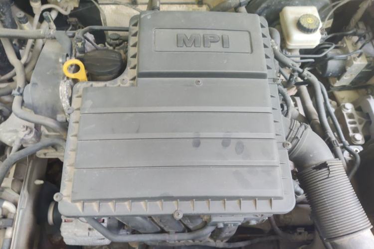 Used Volkswagen Lavida 2015 1.6L Automatic Comfort Edition Engine Bay