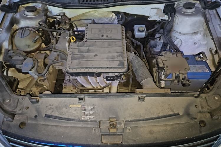 Used Volkswagen Lavida 2015 1.6L Manual Fashion Edition Engine Bay
