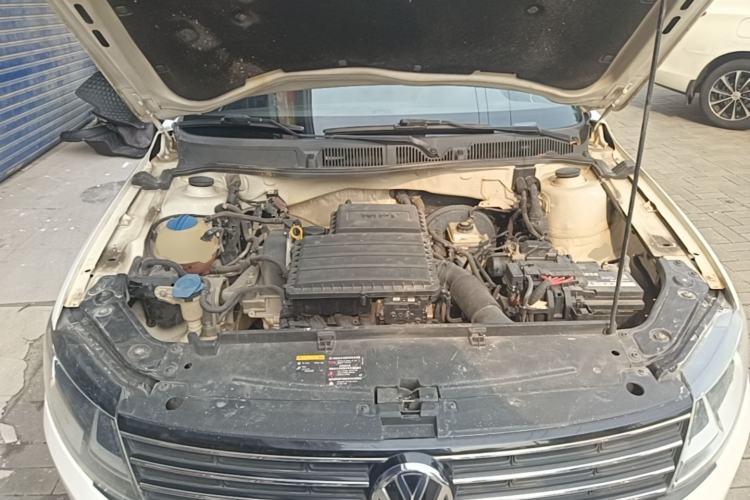 Used Volkswagen Lavida 2015 1.6L Automatic Fashion Edition Engine Bay
