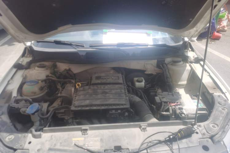 Used Volkswagen Lavida 2015 1.6L Automatic Comfort Edition Engine Bay