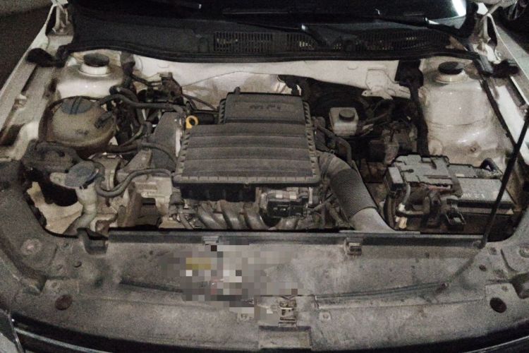 Used Volkswagen Lavida 2015 1.6L Manual Comfort Edition Engine Bay