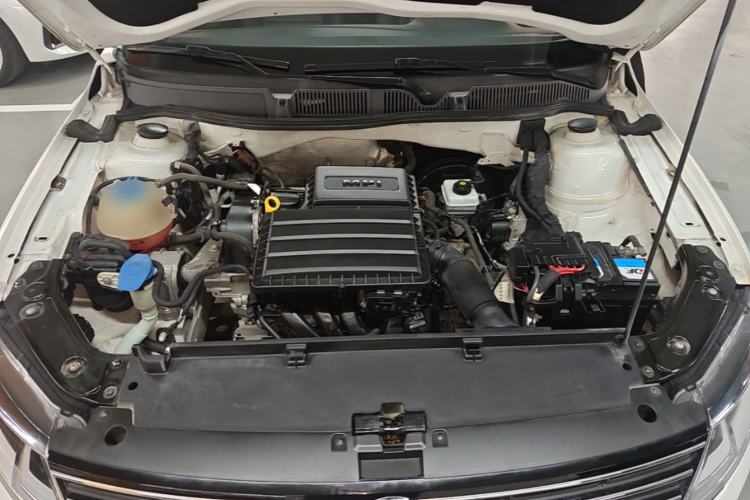Used Volkswagen Lavida 2015 1.6L Automatic Fashion Edition Engine Bay
