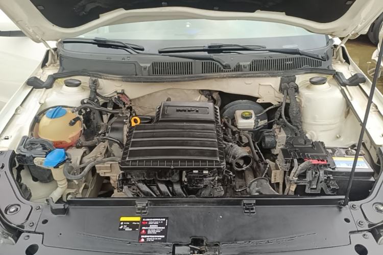 Used Volkswagen Lavida 2015 1.6L Automatic Comfort Edition Engine Bay