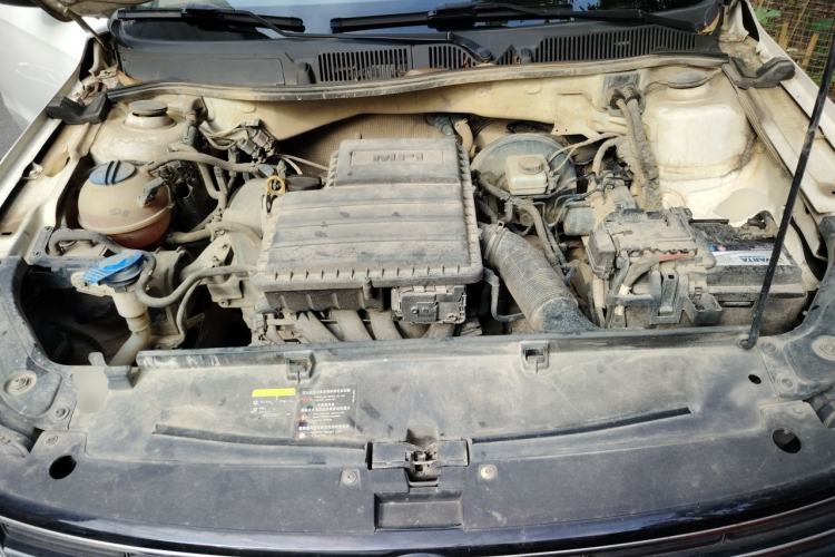 Used Volkswagen Lavida 2015 1.6L Automatic Comfort Edition Engine Bay
