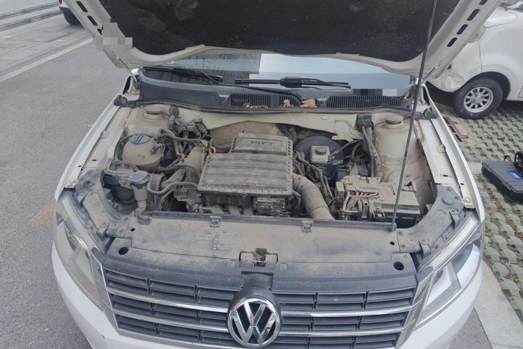 Used Volkswagen Lavida 2015 1.6L Automatic Fashion Edition Engine Bay