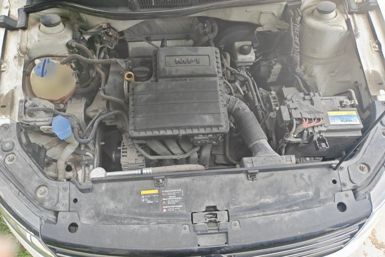 Used Volkswagen Lavida 2015 1.6L Automatic Comfort Edition Engine Bay