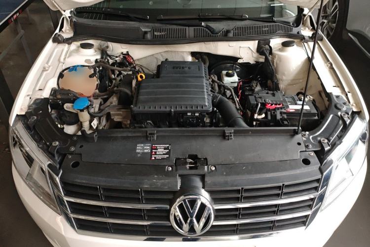 Used Volkswagen Lavida 2015 1.6L Automatic Fashion Edition Engine Bay