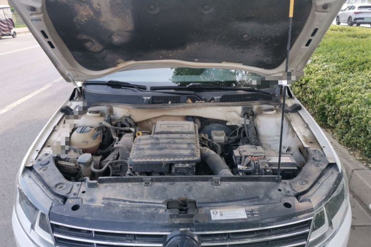 Used Volkswagen Lavida 2015 1.6L Manual Comfort Edition Engine Bay