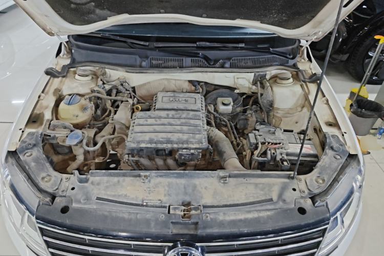Used Volkswagen Lavida 2015 1.6L Automatic Comfort Edition Engine Bay