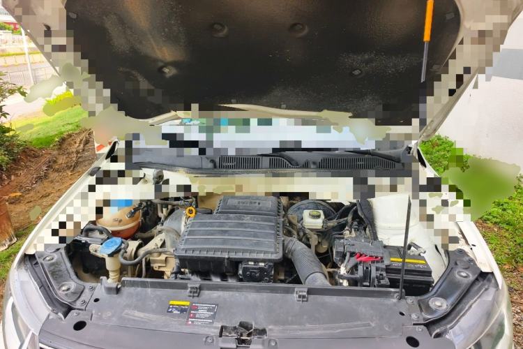Used Volkswagen Lavida 2015 1.6L Manual Fashion Edition Engine Bay