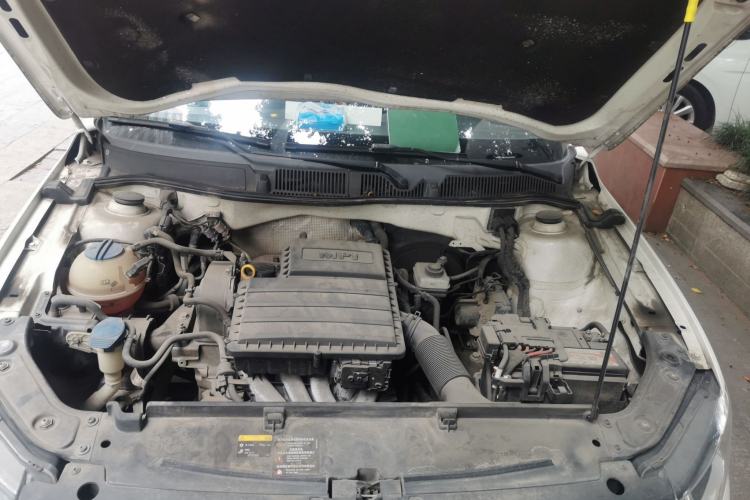 Used Volkswagen Lavida 2015 1.6L Manual Comfort Edition Engine Bay