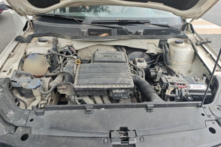 Used Volkswagen Lavida 2015 1.6L Manual Fashion Edition Engine Bay
