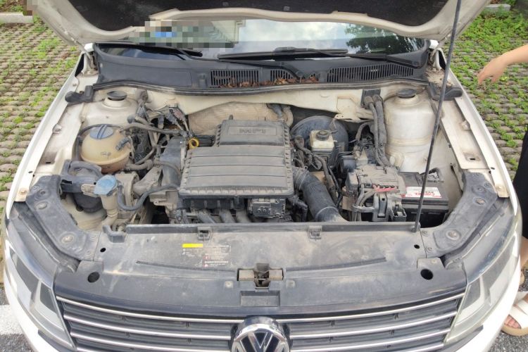 Used Volkswagen Lavida 2015 1.6L Automatic Fashion Edition Engine Bay